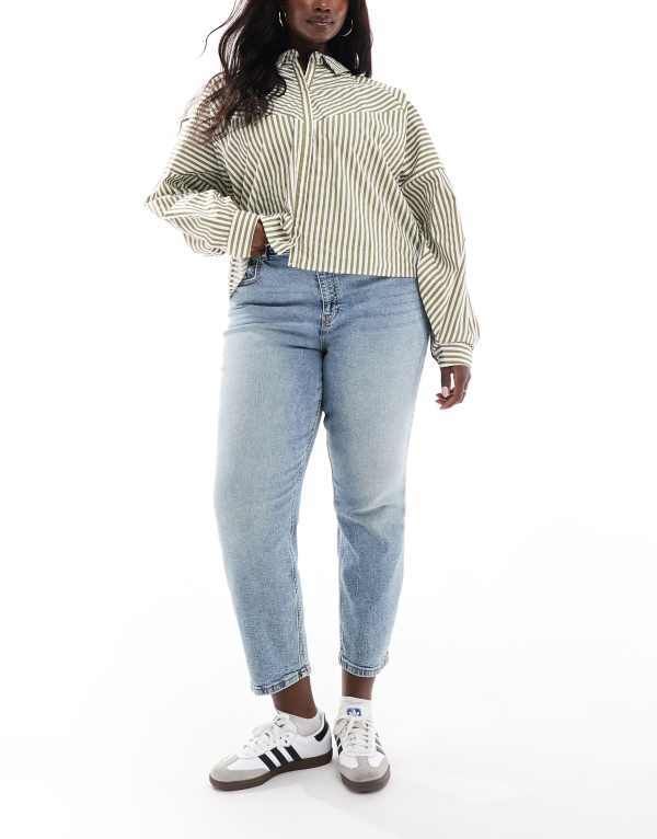 エイソス レディース ボトムス デニムパンツ スリムフィット ジーンズ ASOS Curve ASOS DESIGN Curve slim fit comfort mom jeans in mid Mid Blue ブルー