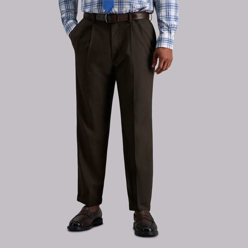 ハガー メンズ ボトムス カジュアルパンツ プリーツ Mens Haggar eCLo Stria ClassicFit Hidden Expandable Waist Pleatedress Pants Brown ブラウン