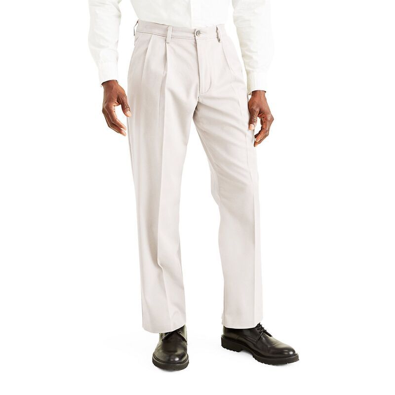 ドッカーズ メンズ ボトムス カジュアルパンツ プリーツ Mens Dockerstretch Easy Khaki ClassicFit Pleated Pants Cloud カーキ