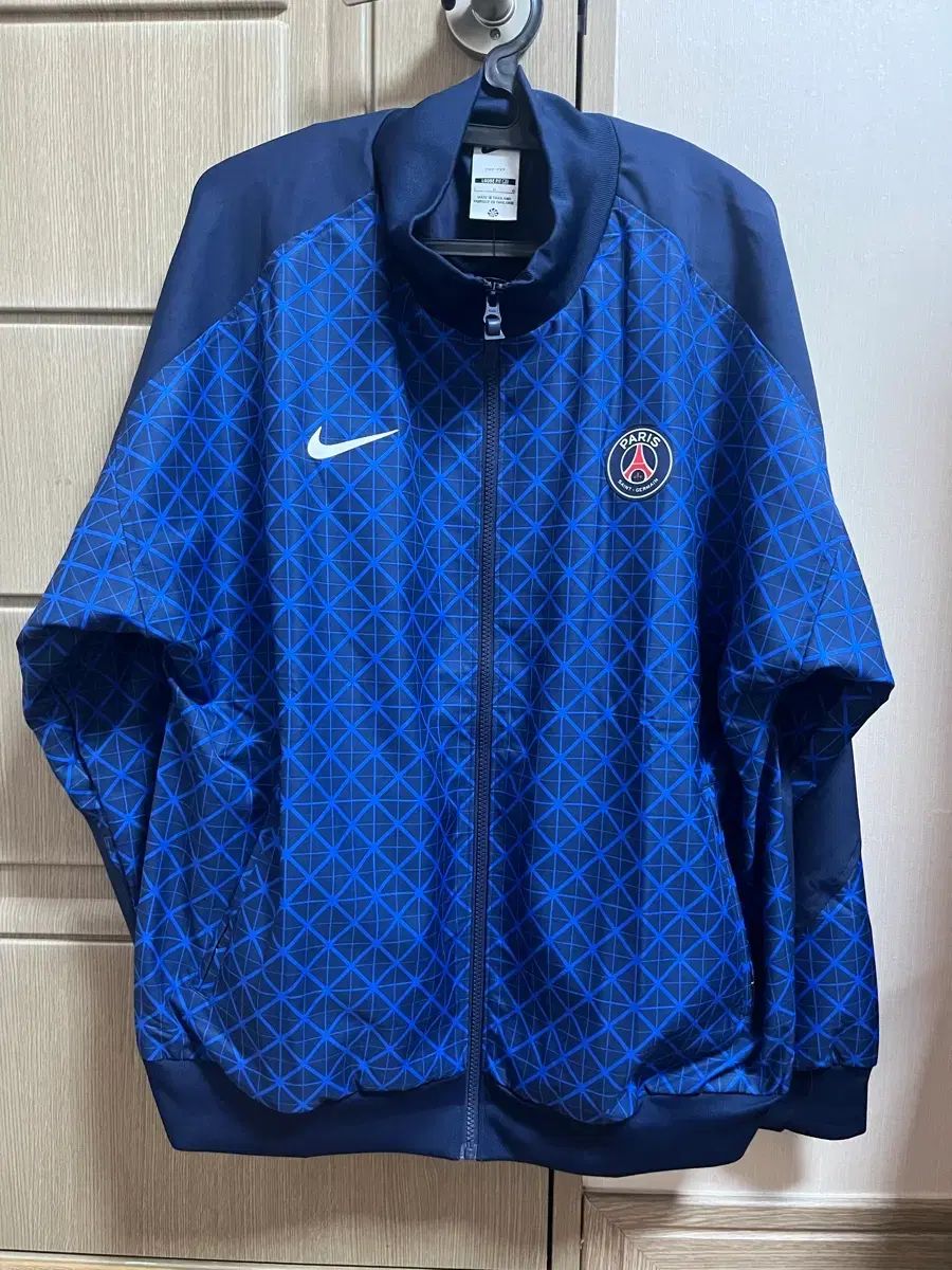パリ・サンジェルマンFC ストライク エンブレム ジャケット