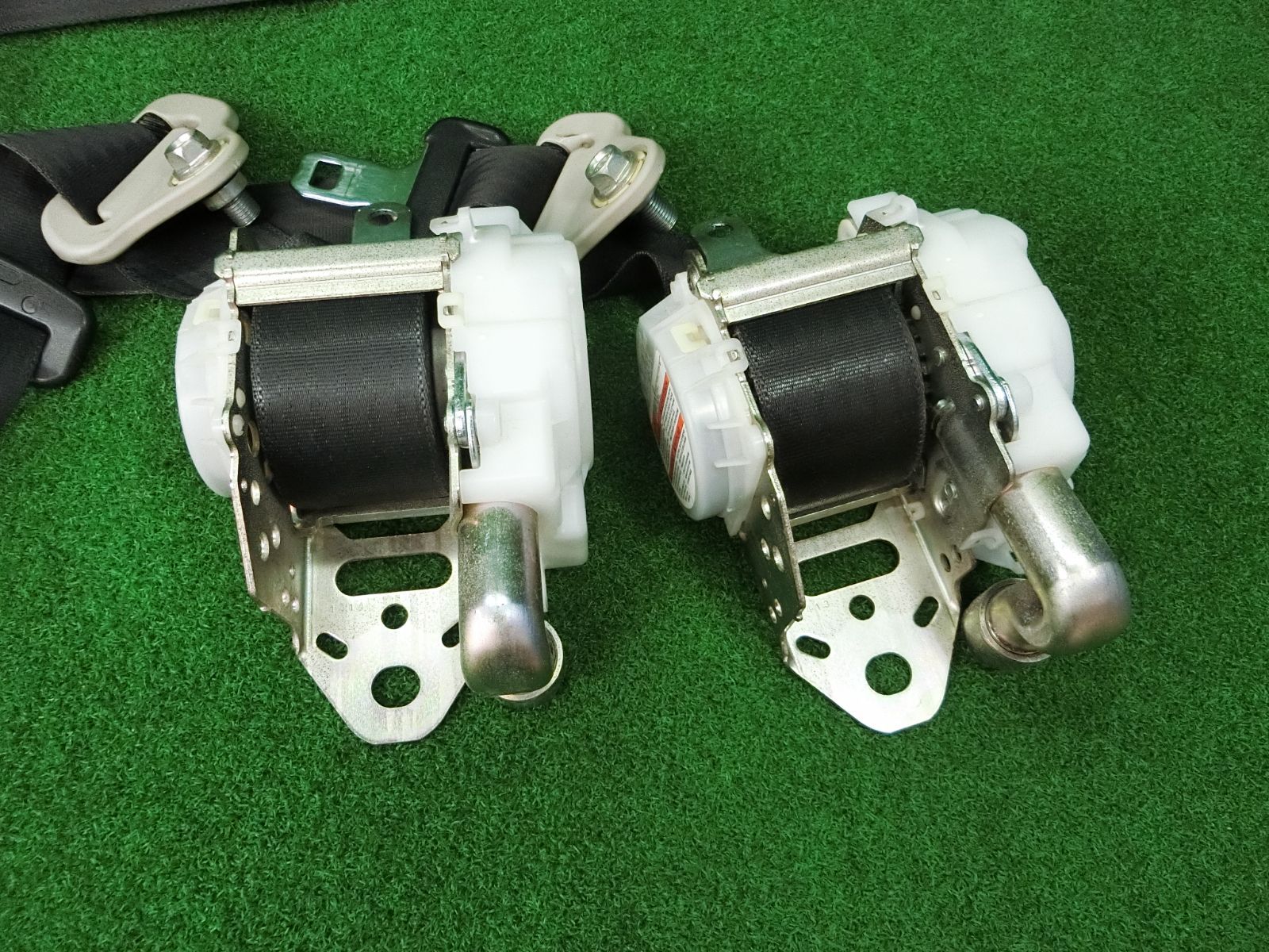 16189] 送料無料 スズキ スイフト ZC72S フロント シートベルト 左右