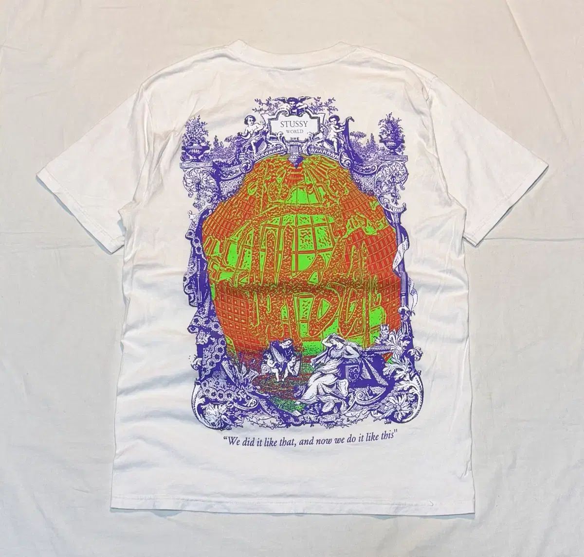 STUSSY WORLD グラフィック 半袖 Tシャツ 白