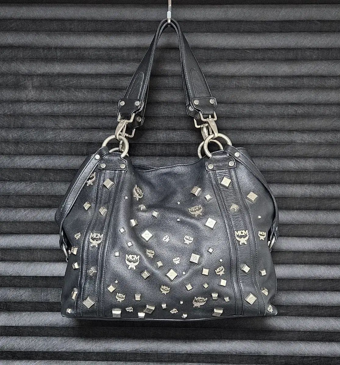MCM スタッズ ショルダーバッグ ブラック シルバー 正規品