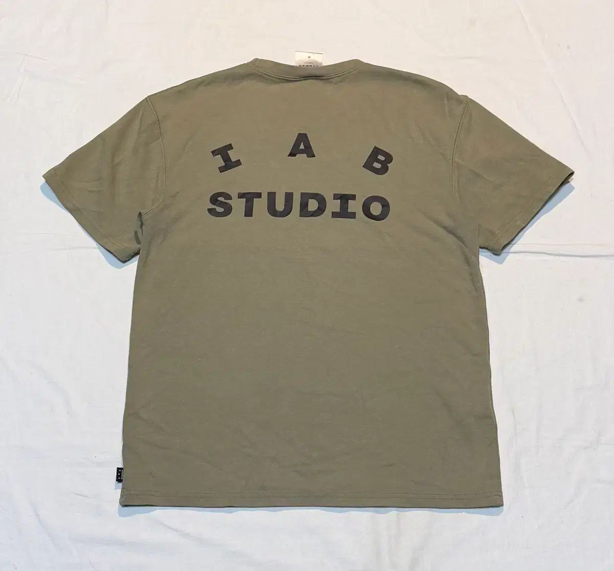 IAB Studio アイエプスタジオ 半袖 Tシャツ オリーブ カーキ