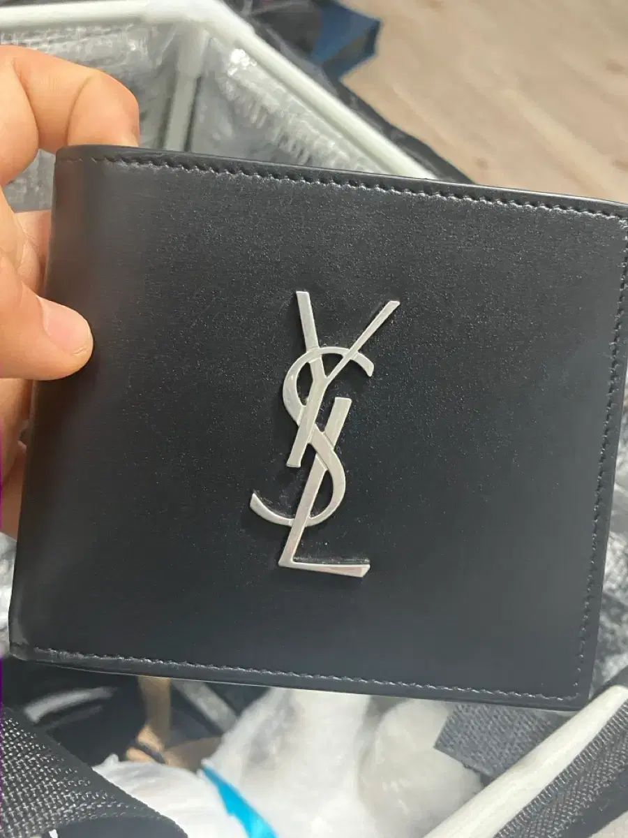 SAINT LAURENT サンローラン モノグラム ジッパー 二つ折り財布