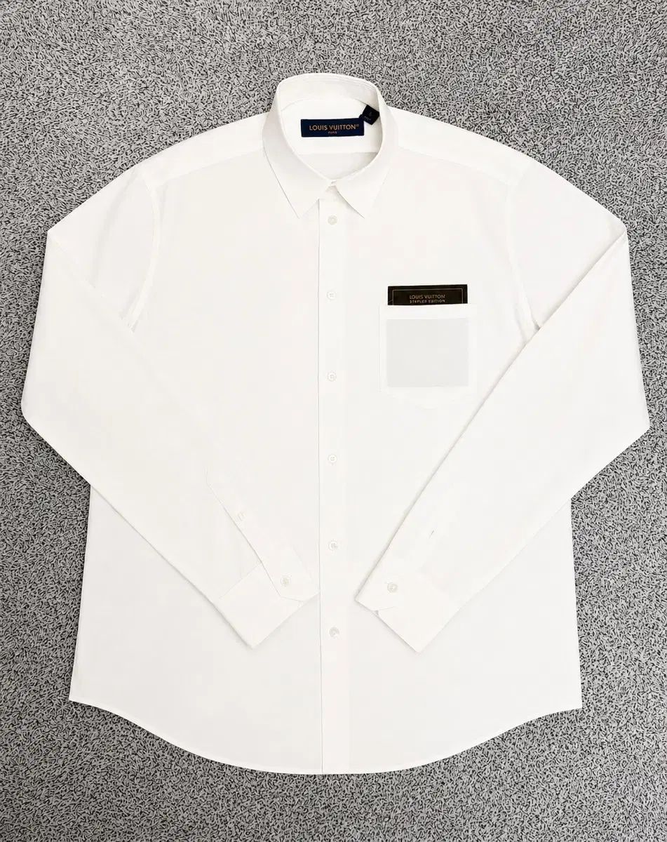 正規品/L ルイヴィトン ロゴタブ シャツ