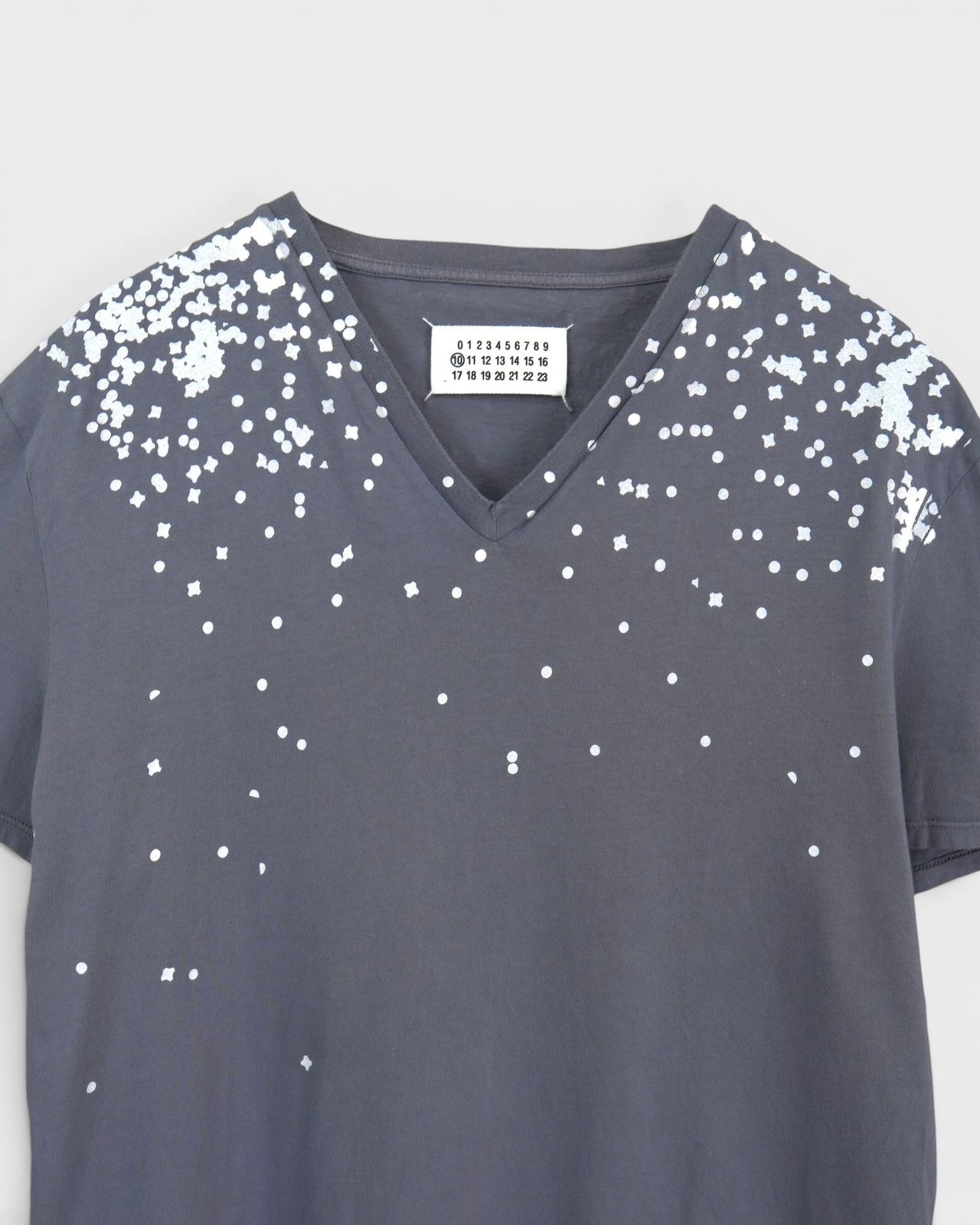 メゾン マルジェラ トロンプルイユ プリント Vネック Tシャツ グレー系 