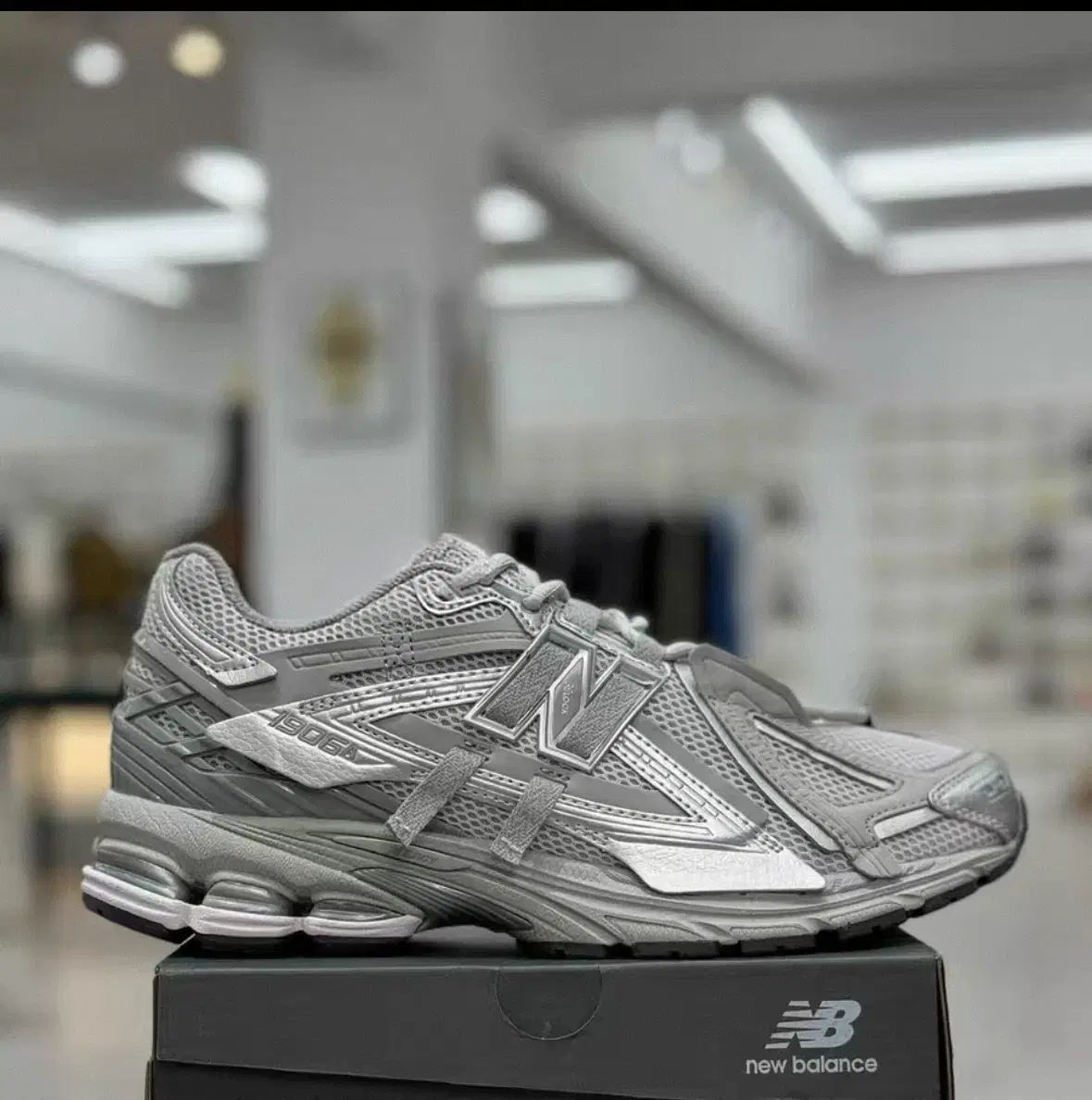 サイズ 275 ハン 一足 迅速な配送です New Balance 1906A シルバー
