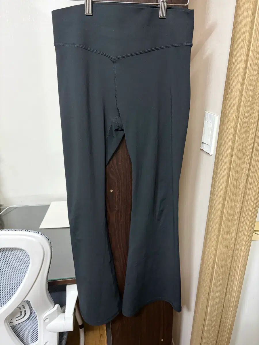 Fabletics ブーツカット レギンス