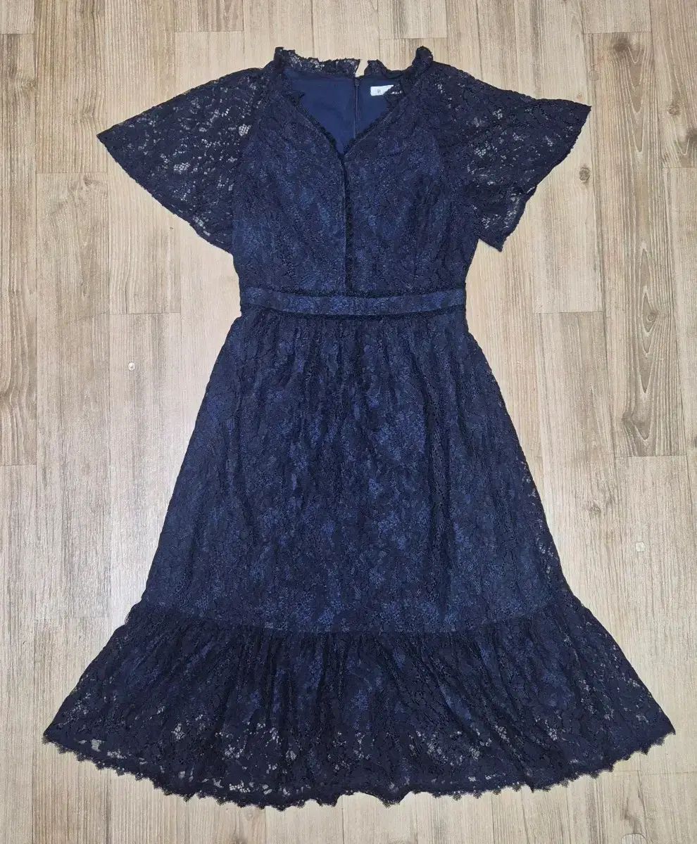 itMICHAA イッミシャ レイ フレアワンピース