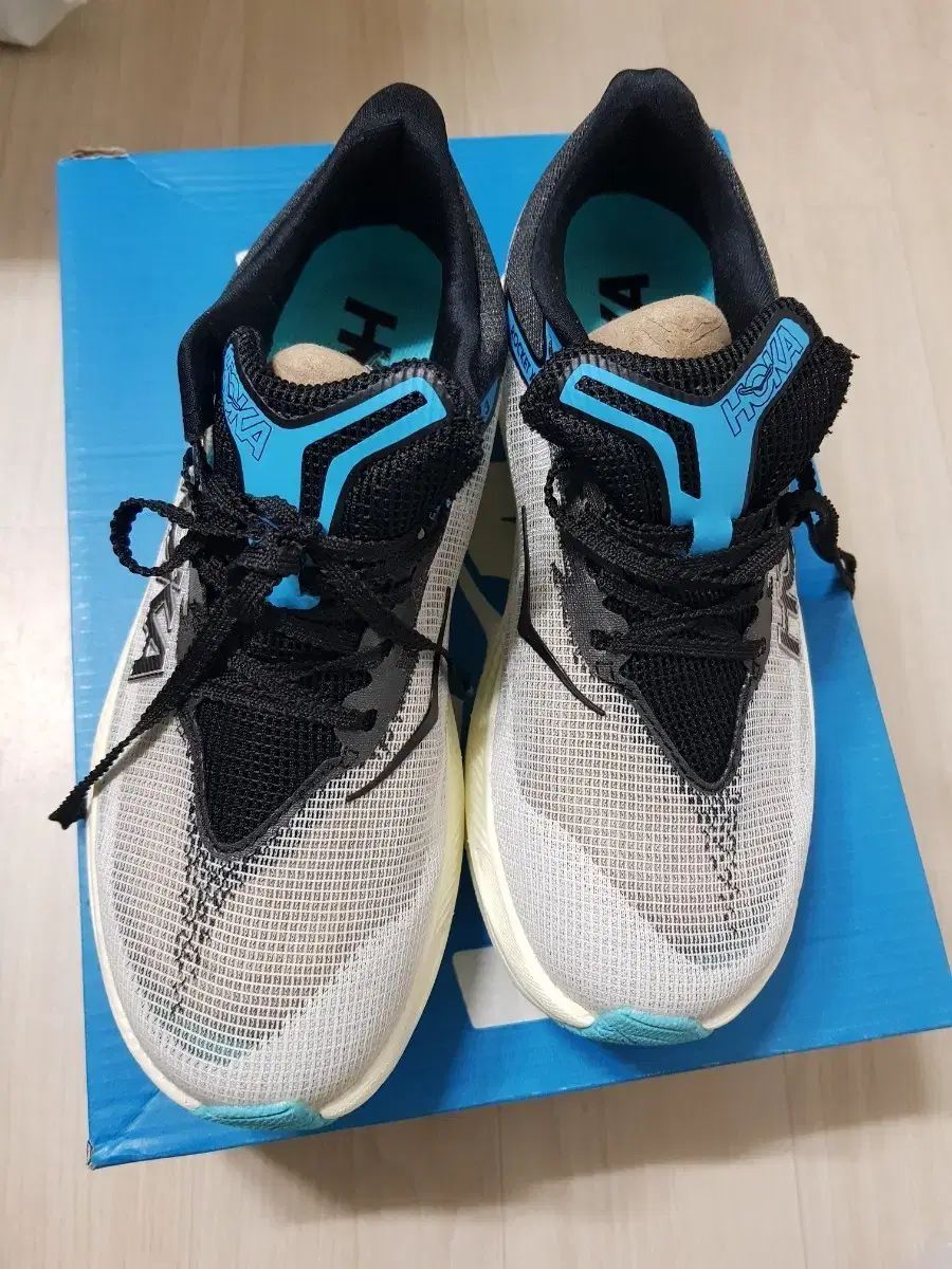 新品) 230 (225 細足 230用) HOKA ONE ONE ホカオネオネ Rocket X3 超軽量ランニングシューズ