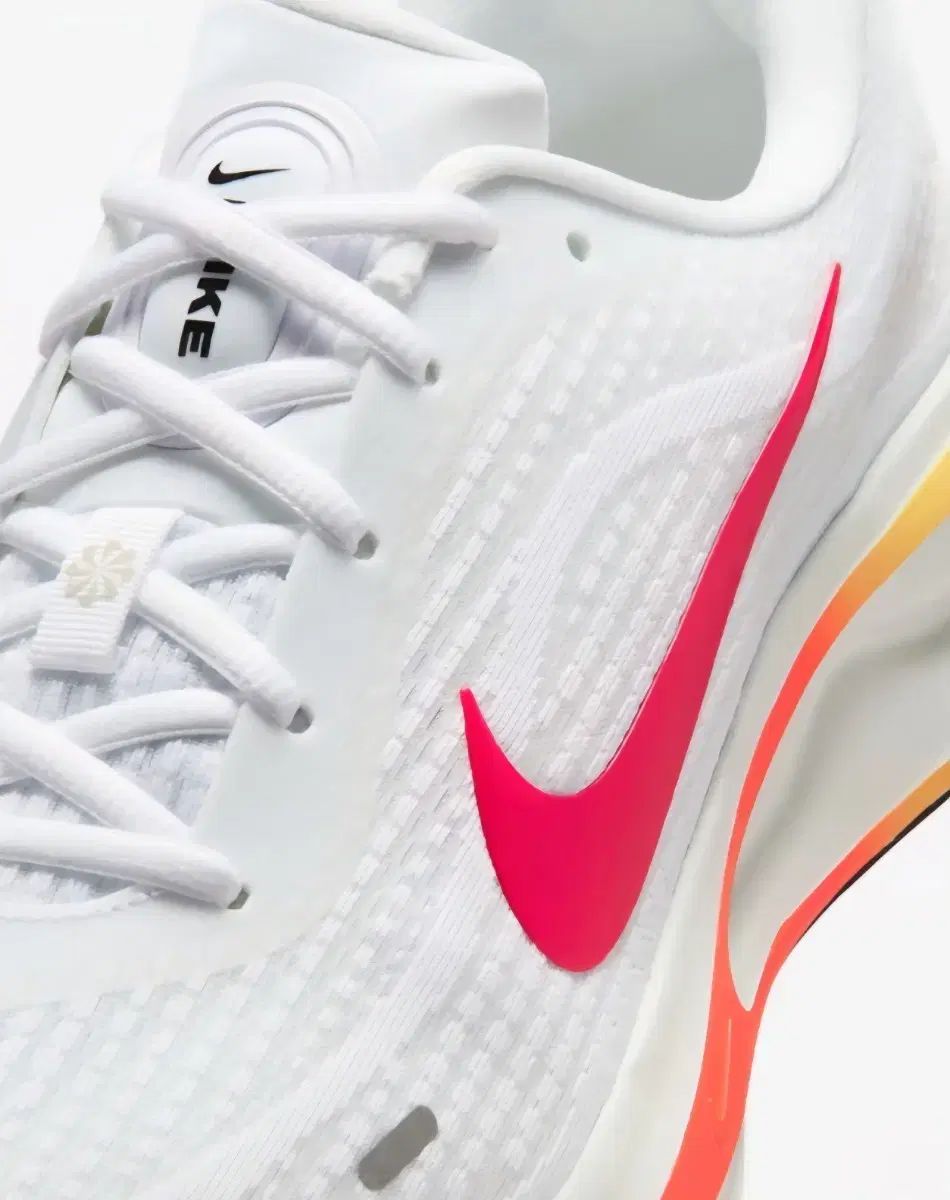 NIKE ジャーニー RUN 白 レッド 275mm Jogging トレイル ランニング スニーカー
