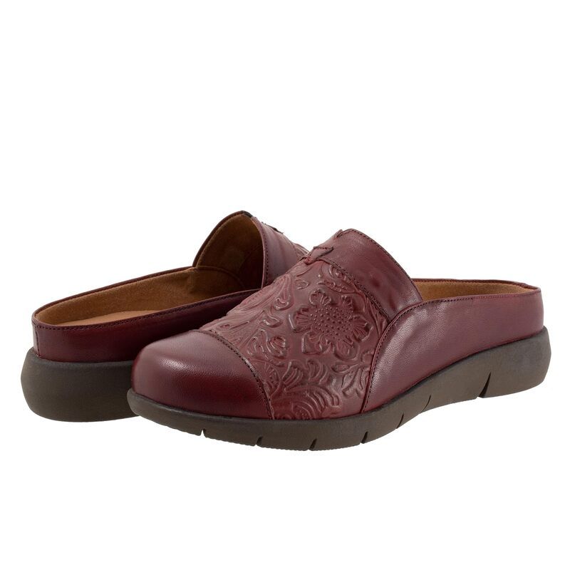 ソフトウォーク レディース シューズ スリッポン・ローファー SoftWalk San Marcos Tooling Dark Red レッド