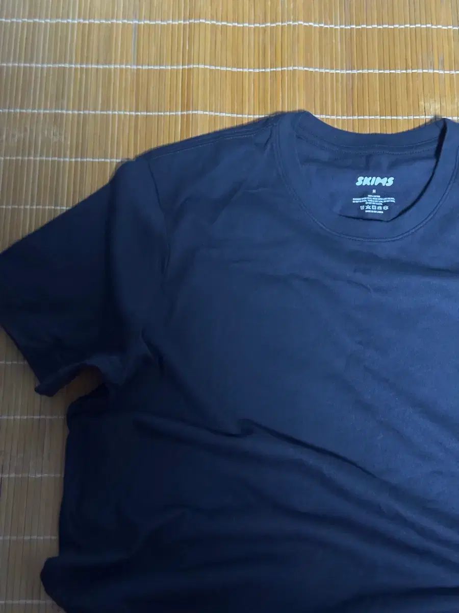 Skims 基本 半袖Tシャツ (新品)