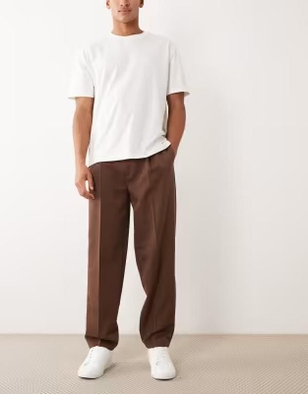 エイソス メンズ ボトムス カジュアルパンツ プリーツ ASOS DESIGN smart pleated oversized tapered pants in dark brown ブラウン