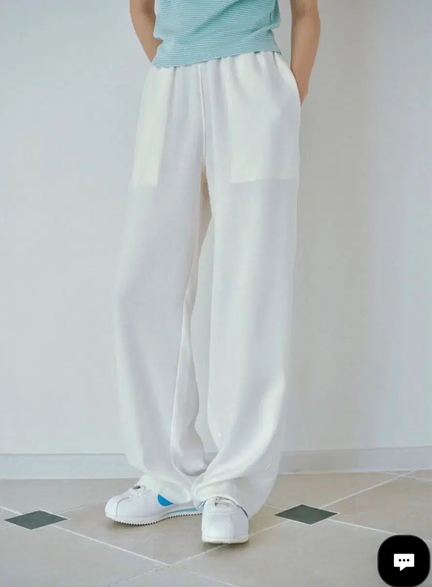 URAGO 白パンツ