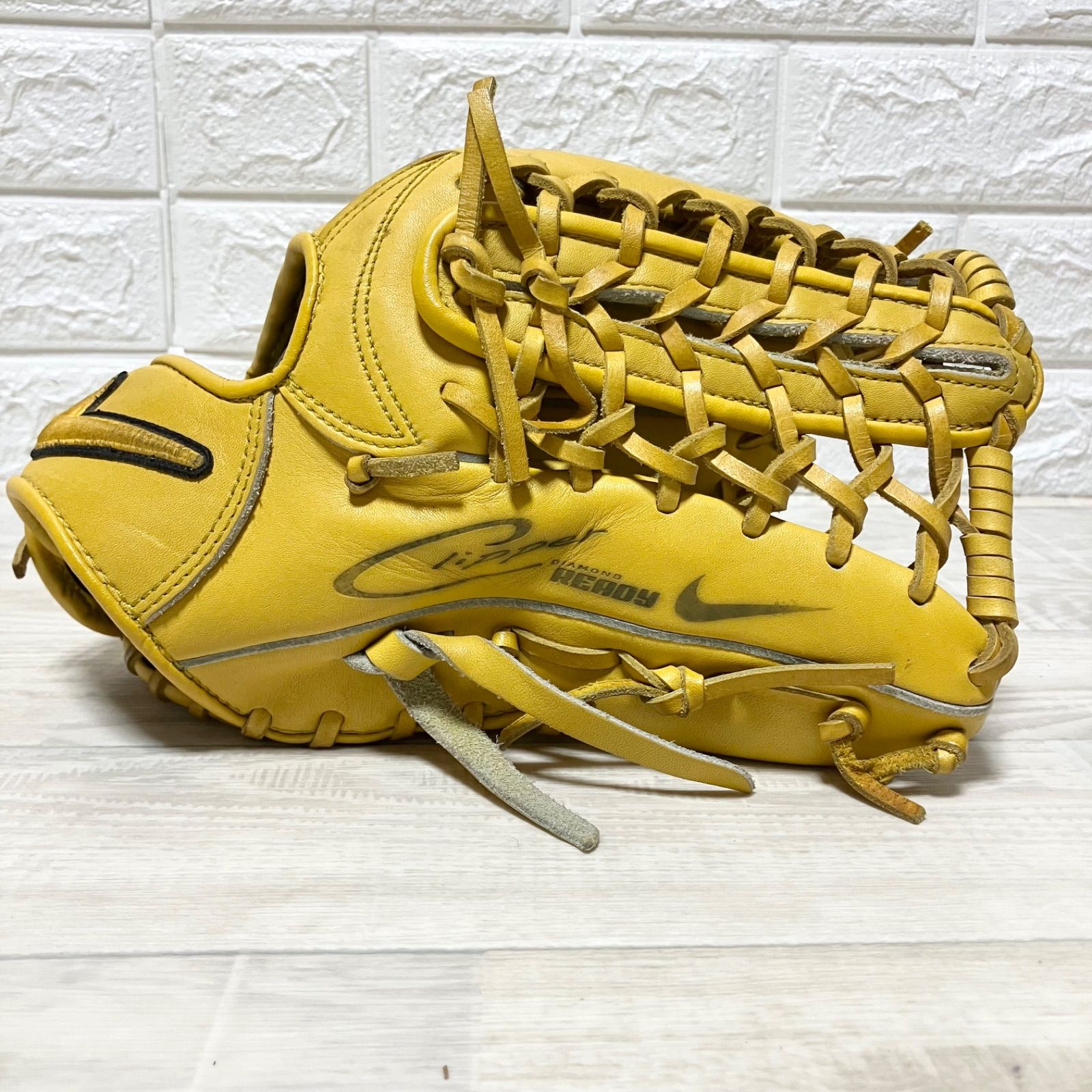 NIKE ナイキ 野球 グローブ 軟式用 イエロー スウッシュ 即戦力 NIKE クリッパー チビスウッシュ入り 限定モデル 良品 内野用
