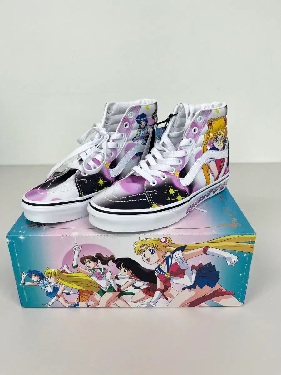 正規品/新品 VANS SK8 ハイ セーラームーン コラボ スニーカー 235