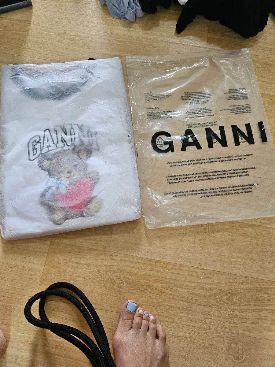 GANNI Tシャツ ㅡ 新品 Mサイズ