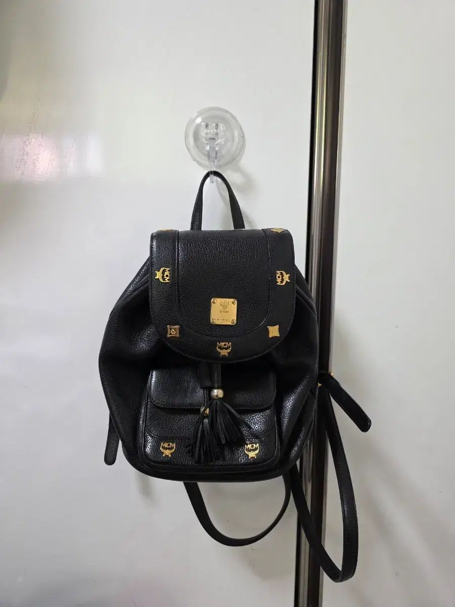 MCM バックパック ブラック ゴールド スモール