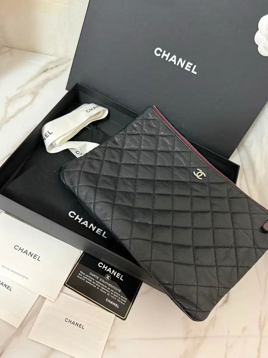 シャネル CHANEL クラシック Classic キャビア クラッチバッグ シルバー Mサイズ 正規品