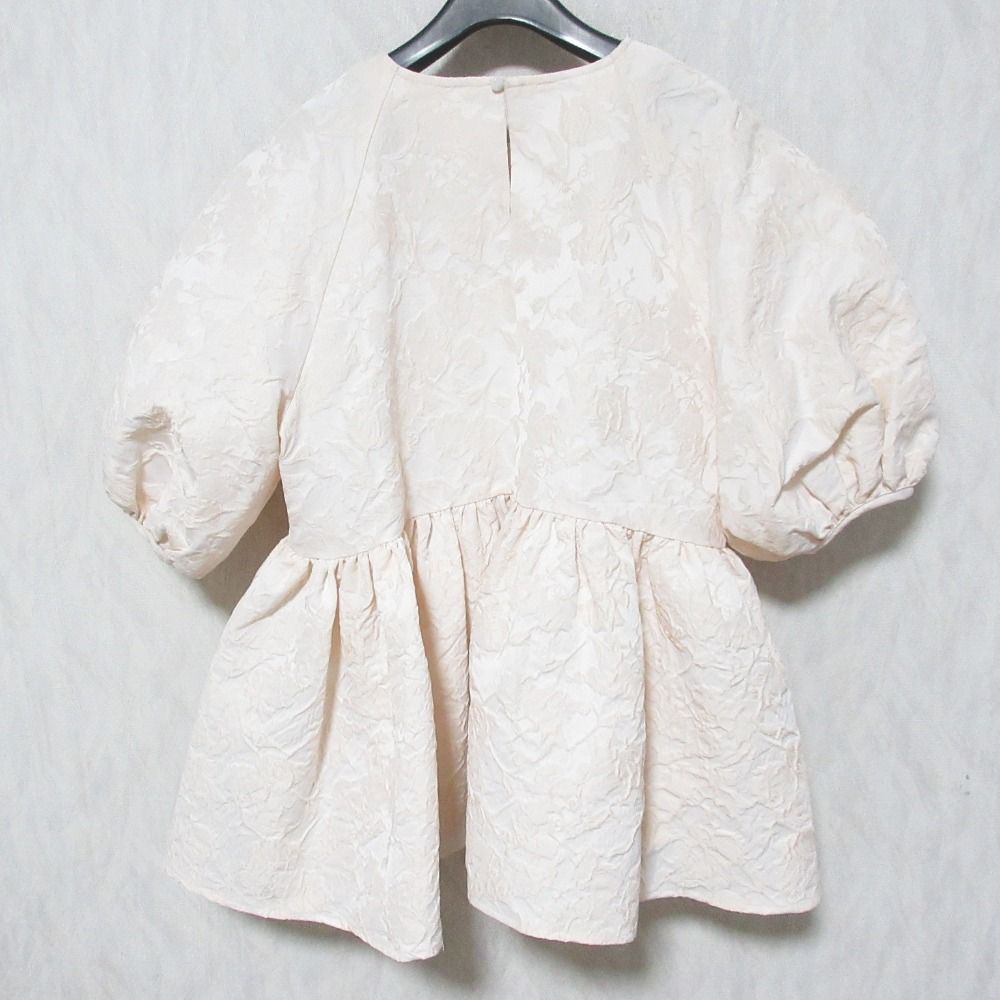 美品 OHGA オーガ パフスリーブ フラワージャガード ペプラムブラウス