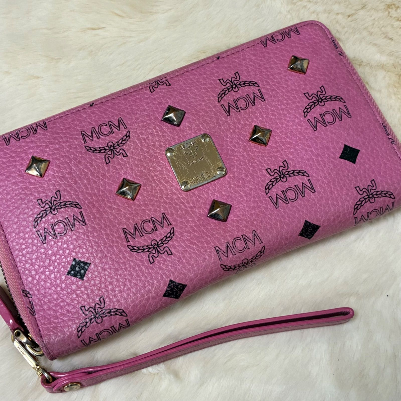 エムシーエム MCM ヴィセトスモノグラムスタッズ ラウンドファスナー 