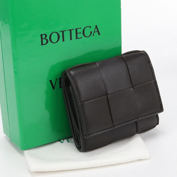 BOTTEGA VENETA ボッテガ・ヴェネタ ファスナーウォレット カセット 三つ折り財布 ラムスキン【中古】 レディース 45,487円