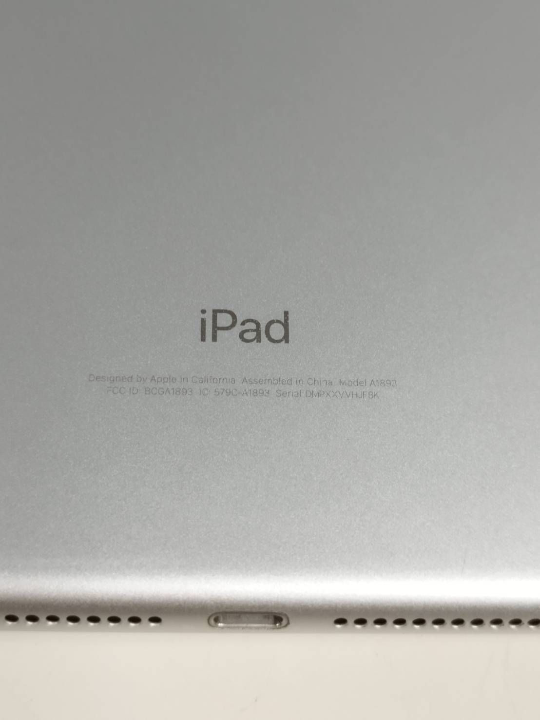 iPad 第6世代 9.7インチ 32GB Wi-Fi バッテリー95％ Cランク - メルカリ