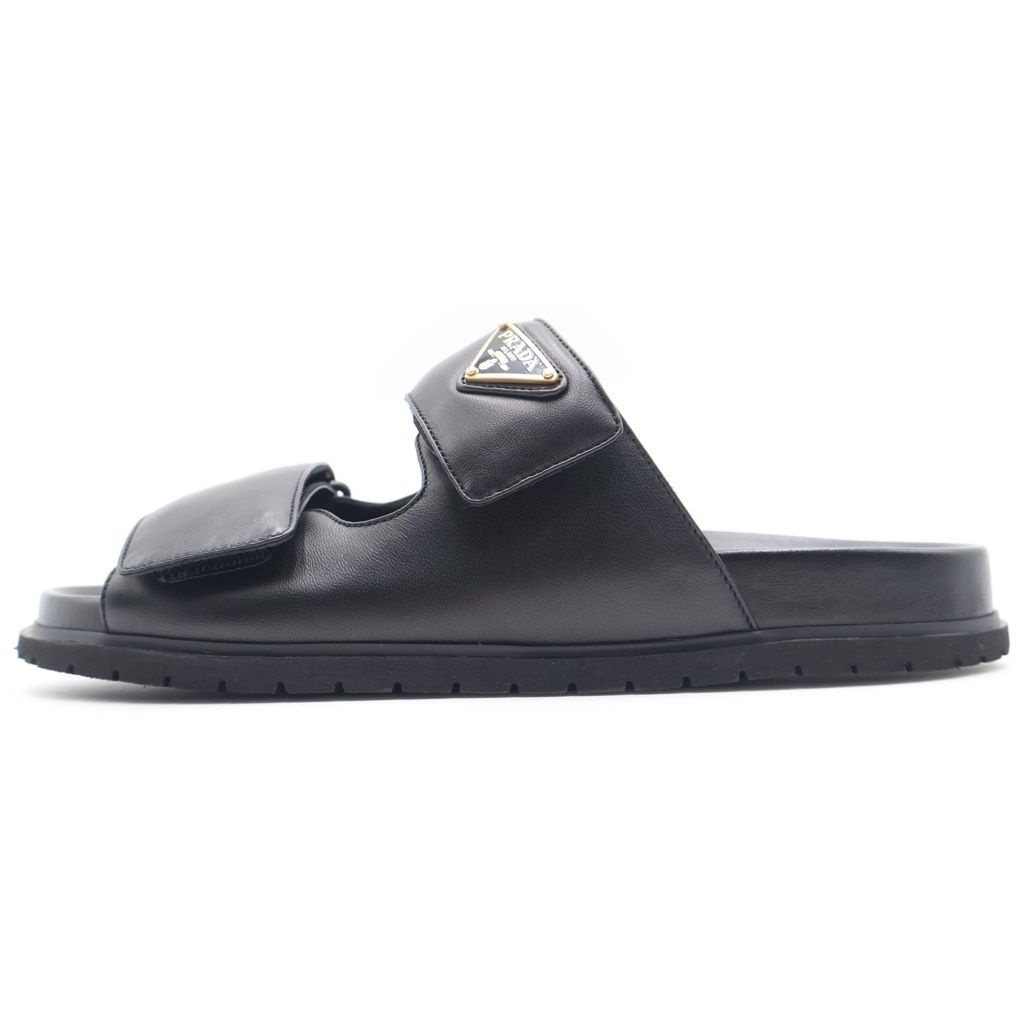 PRADA (プラダ) 25AW LEATHER SANDAL トライアングルロゴプレート ベルクロ ナッパレザーサンダル レディース ブラック 1XX755