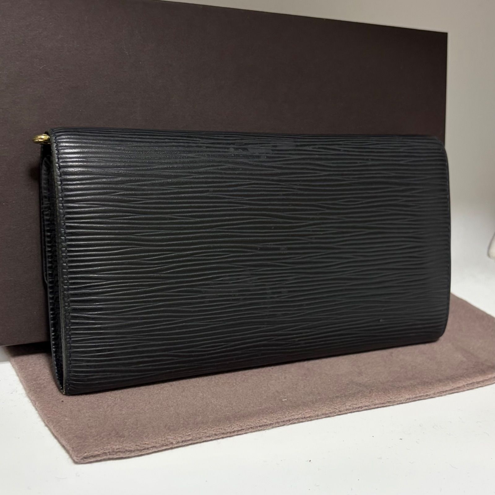 d90 ポルトモネ クレディ ポルトフォイユ サラ 旧型 Louis Vuitton
