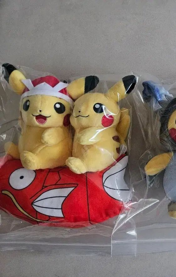 マンスリーペア ピカチュウ ぬいぐるみ ポケットモンスター ぬいぐるみ 잉어탄 ピカチュウぬいぐるみ