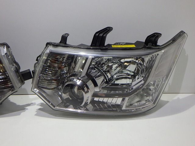 デリカD5 ヘッドライト左右 HID CV 前期 100-87918 8301C536 8301D291