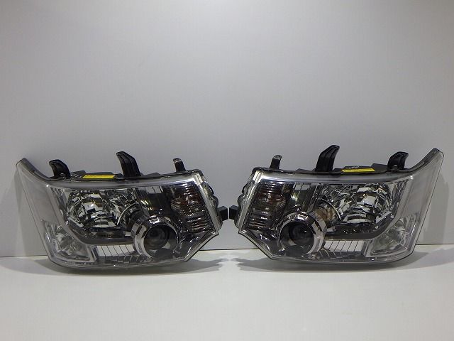 美品/デリカD：5CV5Wヘッドライト　左右セット,レベ付100-87918 デリカD5 ヘッドライト左右 HID CV 前期 100-87918 8301C536 8301D291
