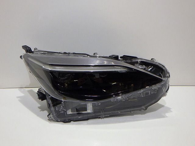 ヤリスクロス 右ヘッドライト LED MXPB MXPJ10/15 52-325 B2 81110-52N21 コーティング 260606027