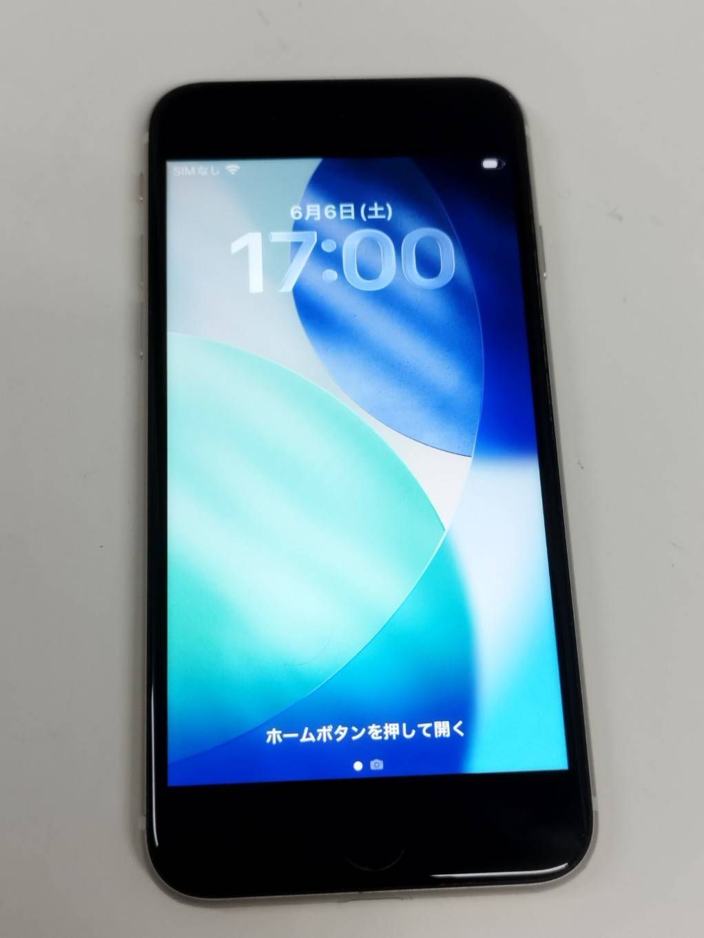 【SIMフリー】iPhone SE 第3世代/A2782/64GB/スターライト〈MMYD3J/A〉バッテリー84%