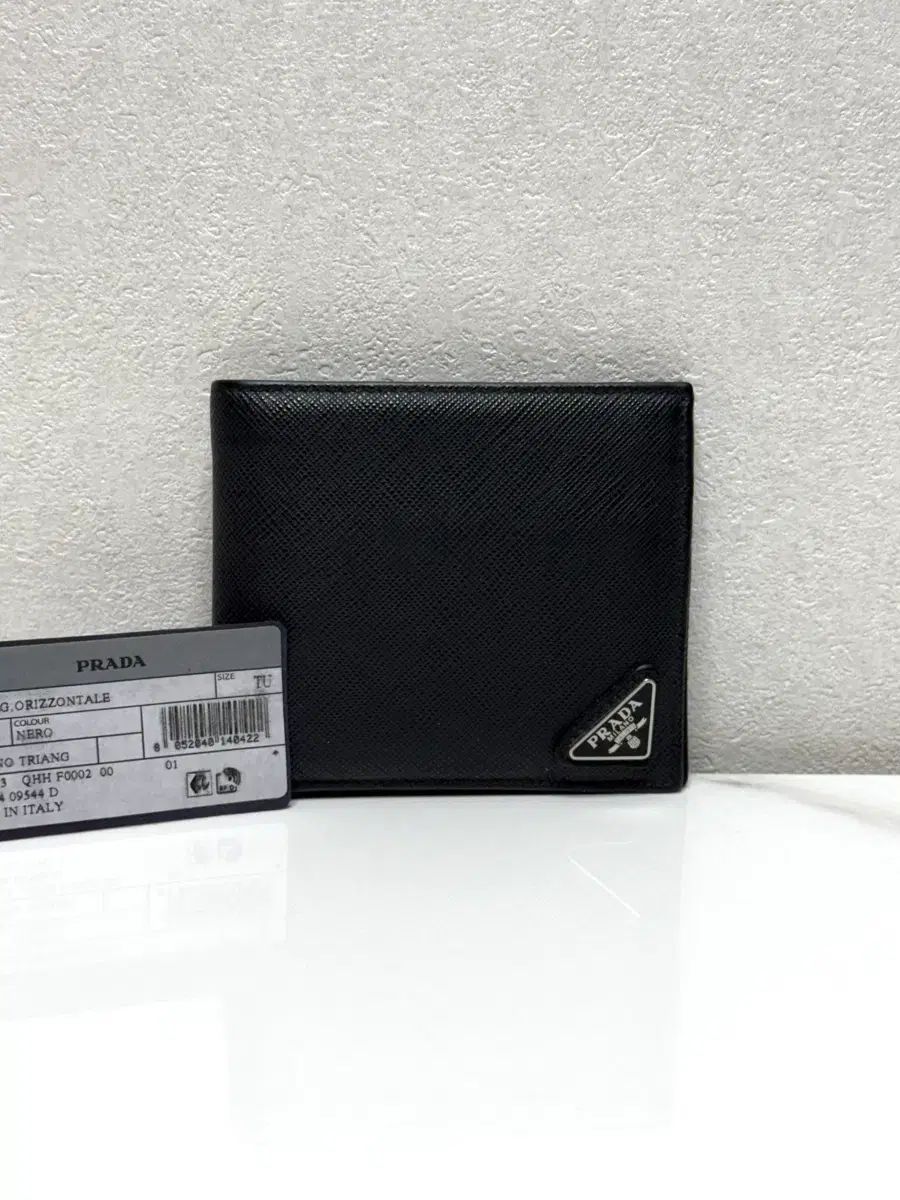 (内蔵チップ/A) PRADA プラダ サフィアーノ 三角ロゴ 二つ折り財布