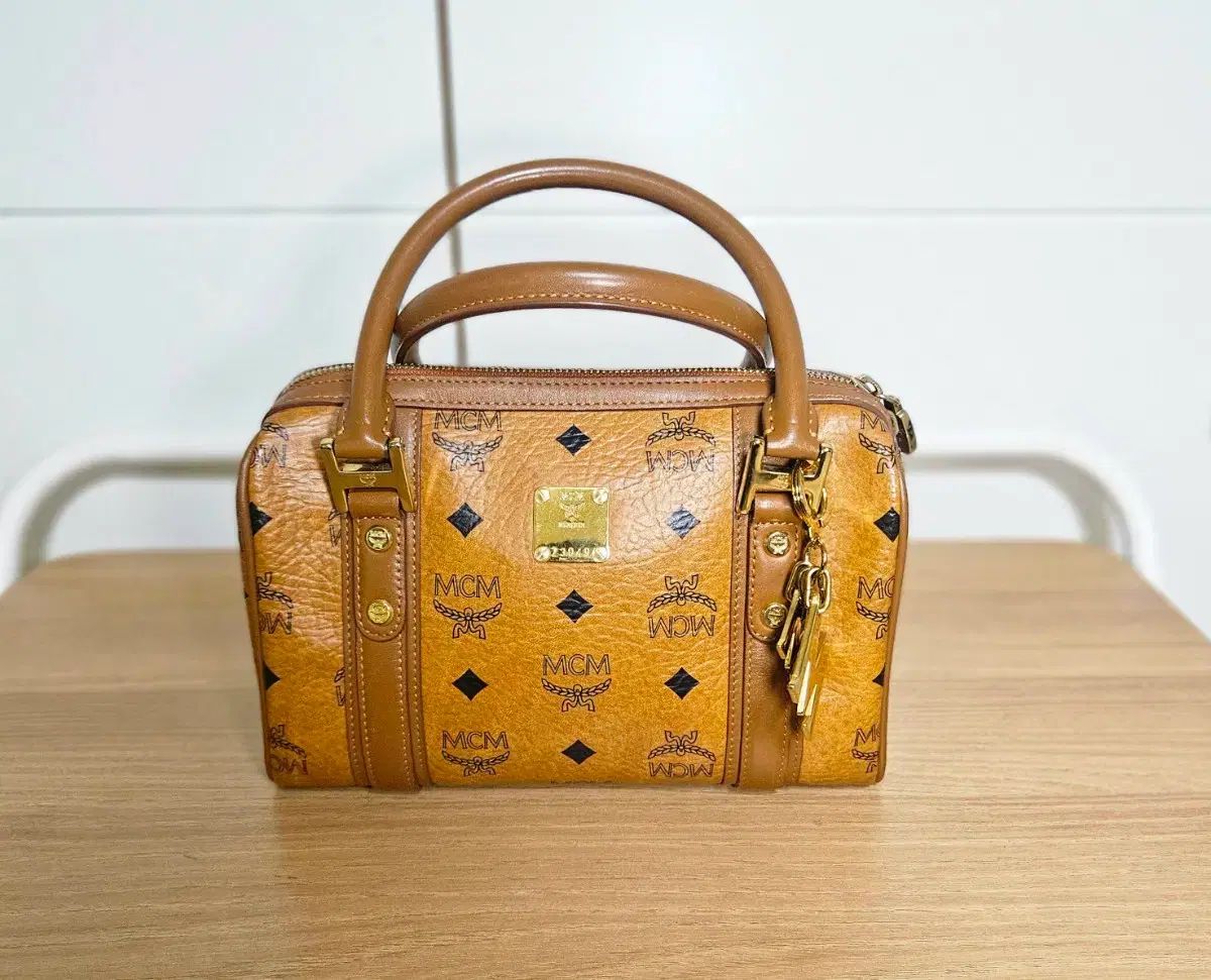 MCM エム シー エム 正規品 ミニ ボストン (状態良し)