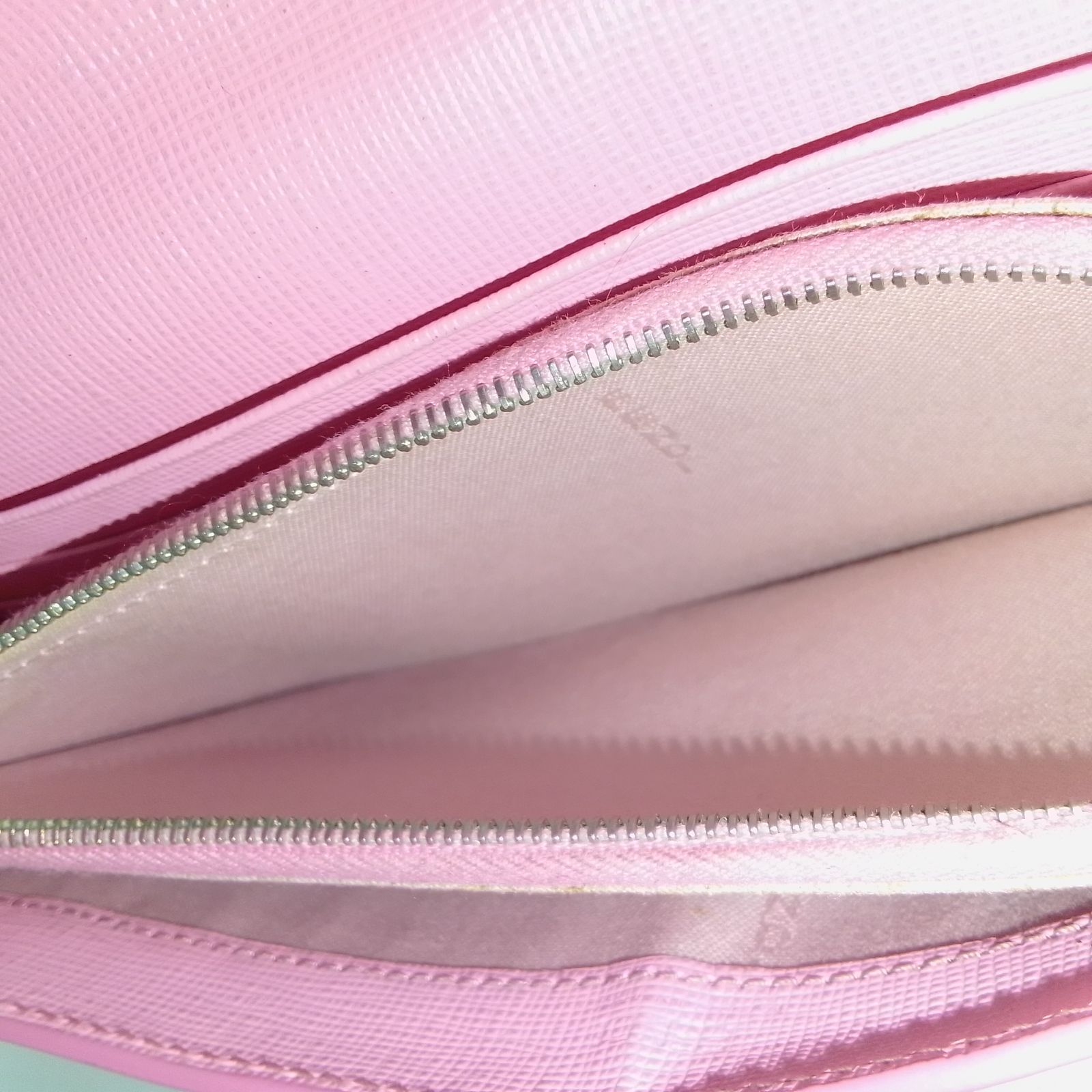 ARJ19 フェンディ 極美品 バグズ フラップ長財布 モンスター