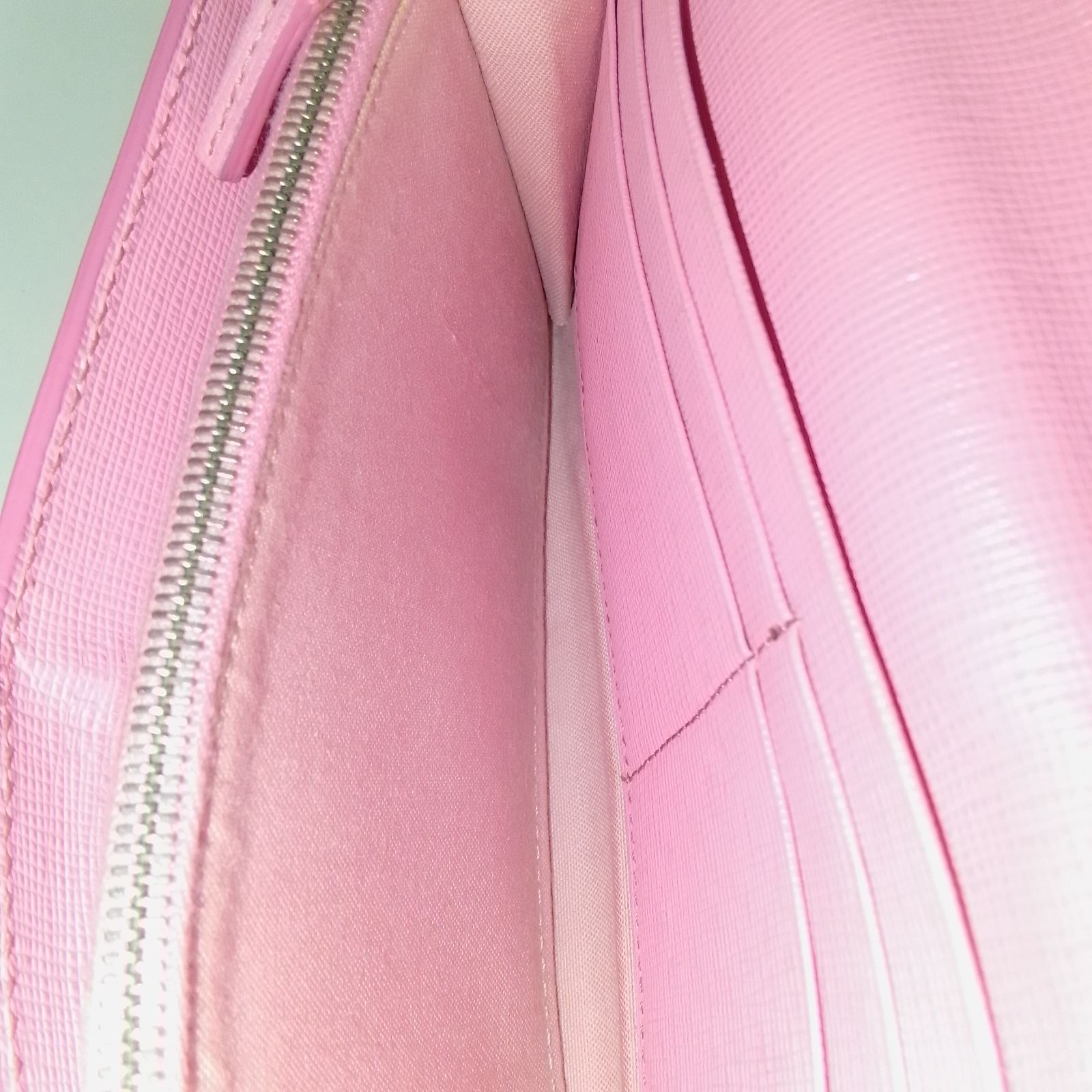 ARJ19 フェンディ 極美品 バグズ フラップ長財布 モンスター