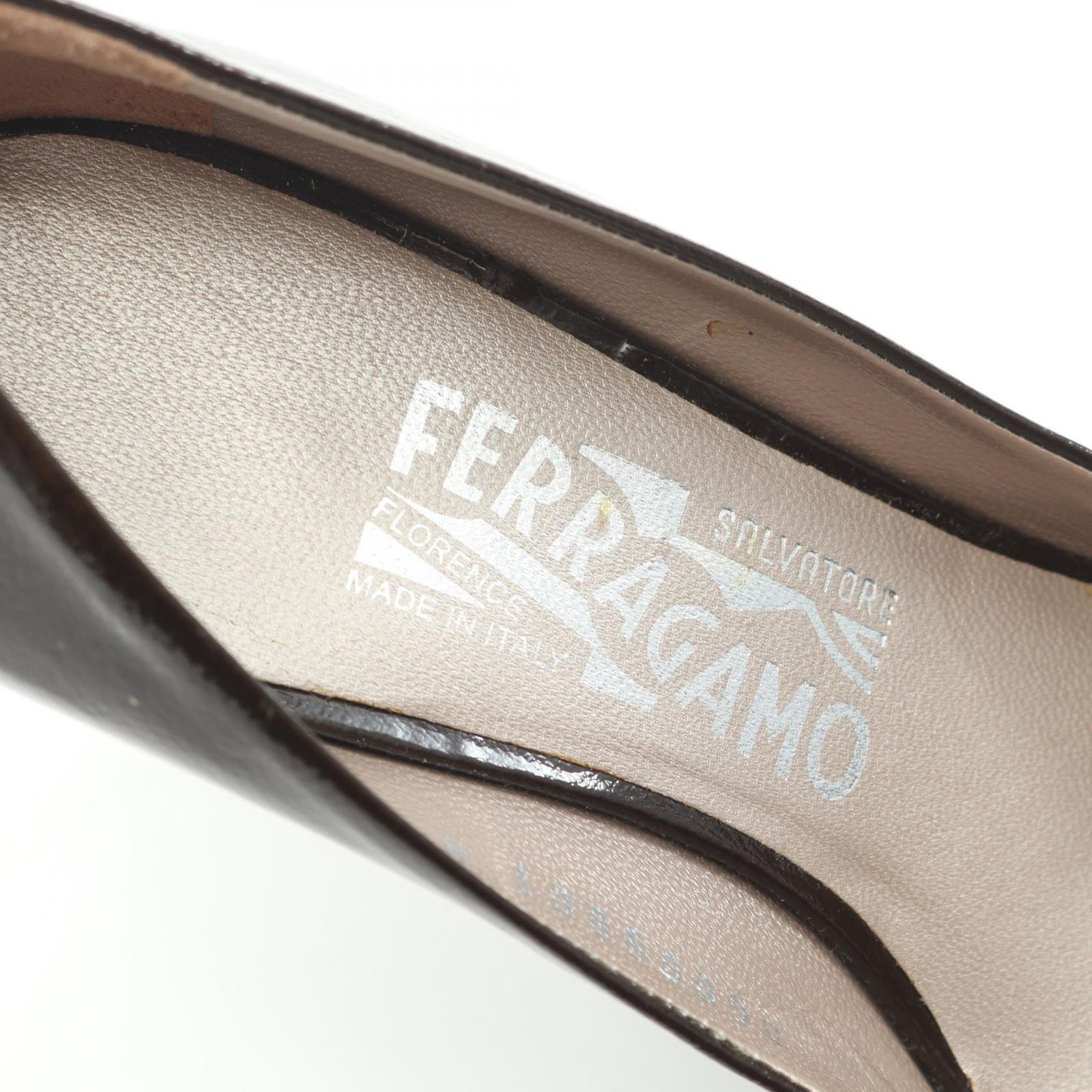 サルヴァトーレフェラガモ Salvatore Ferragamo パンプス ヴァラリボン