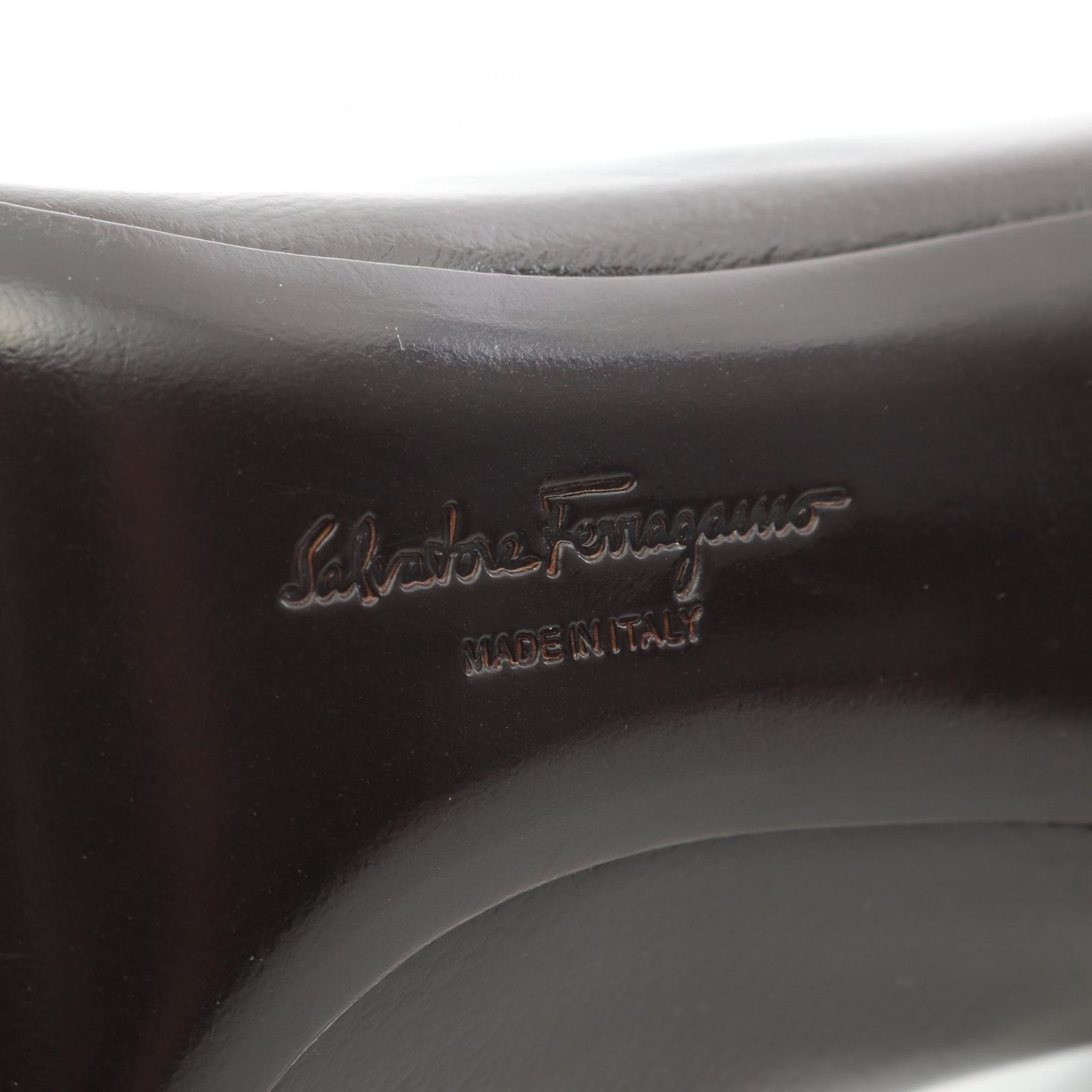 サルヴァトーレフェラガモ Salvatore Ferragamo パンプス ヴァラリボン