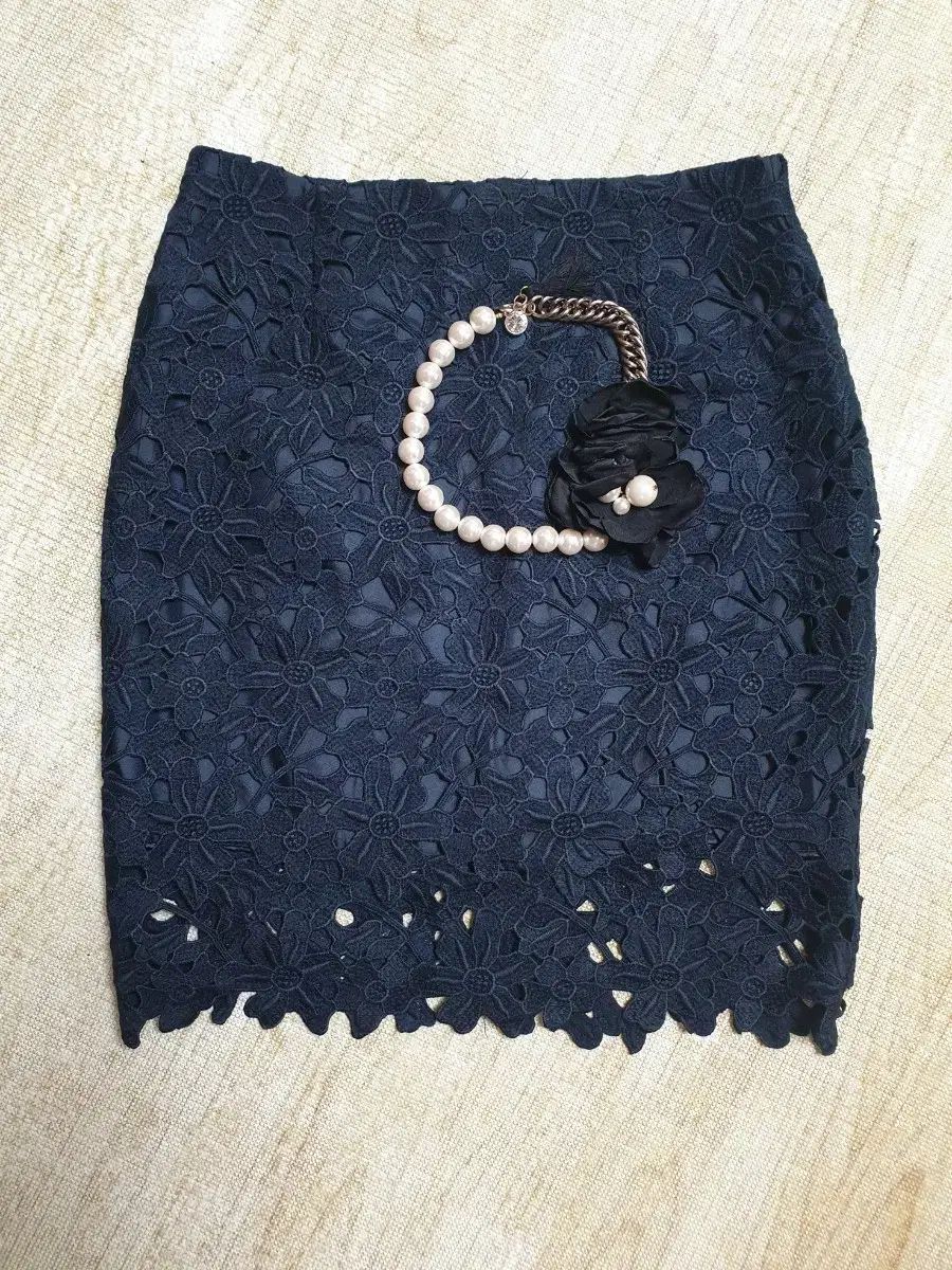 (新品)ディント 花びらレイ ミディ丈スカート