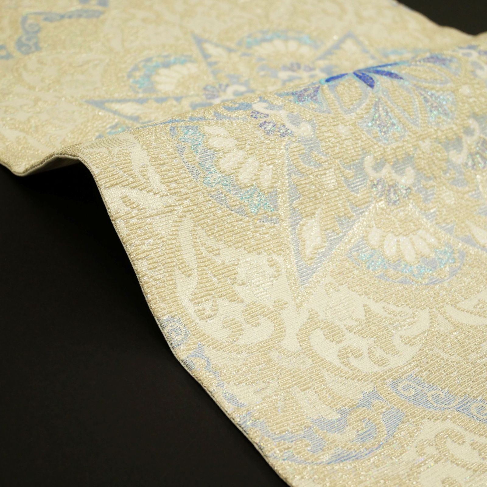 【新品・未仕立て】|正絹|金華山織|袋帯|桃源郷シリーズ|「オリエント華紋」|オフホワイト|ブルーが煌めく、エキゾチックな華紋。| 【新品・未仕立て】|正絹|金華山織|袋帯|桃源郷シリーズ|「オリエント華紋」|オフホワイト|ブルーが煌めく、エキゾチックな華紋。|