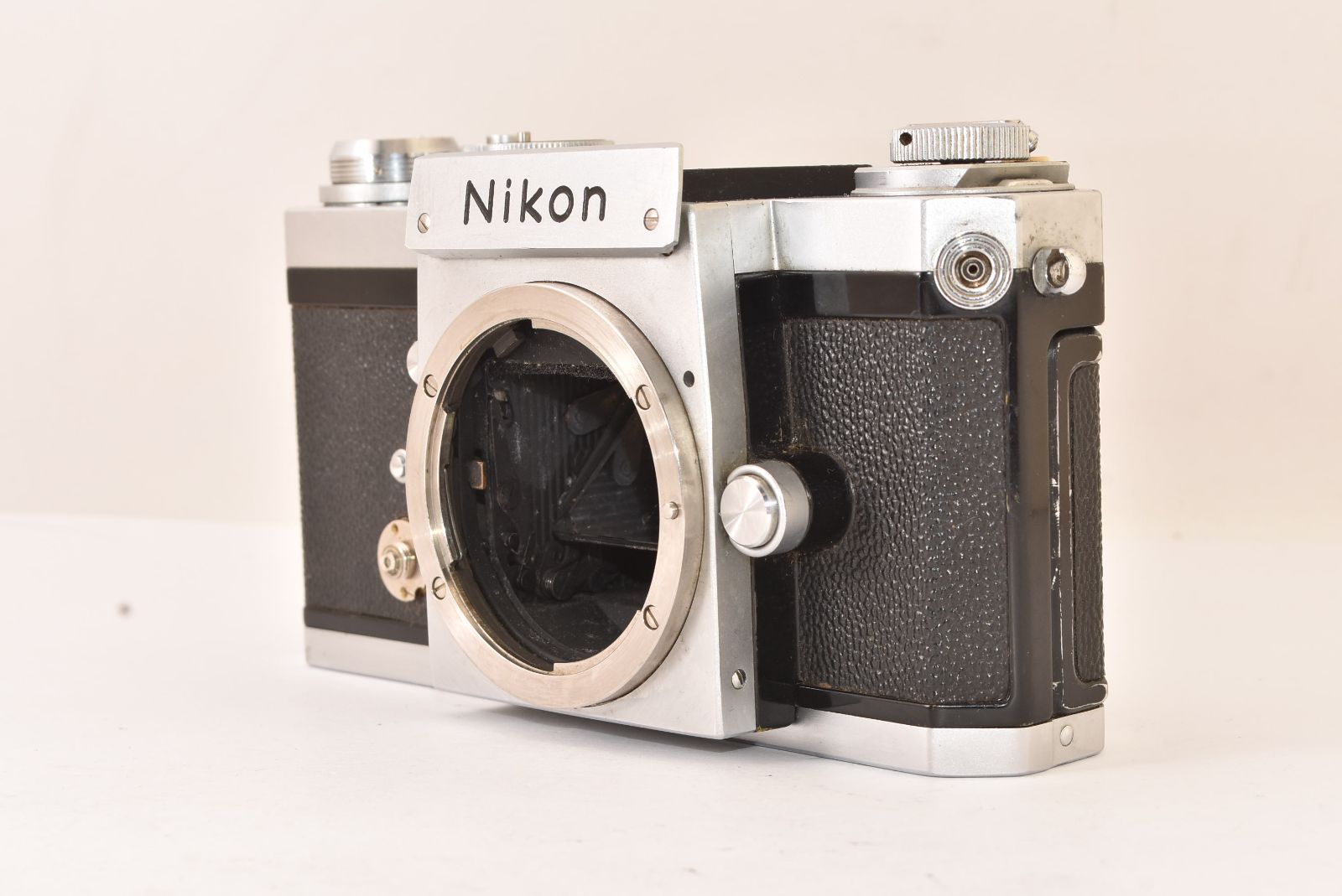Nikon フィルム一眼レフカメラ 本体 ジャンク ☆ジャンク品☆ Nikon ニコン F ボディ シルバー ファインダーなし