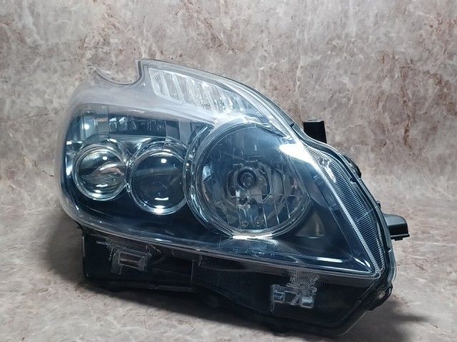 車 コーティング済 プリウス ZVW30 右ヘッドランプ・ヘッドライト S