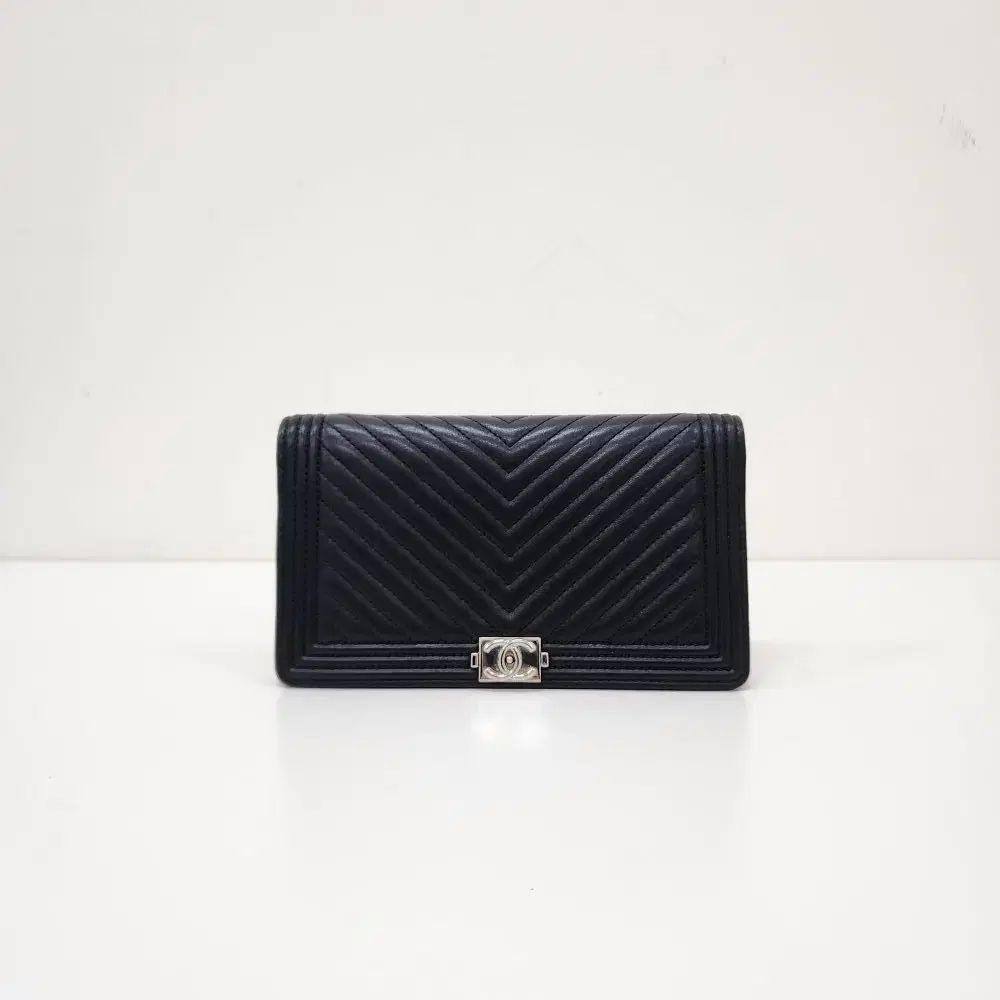 中古ブランド CHANEL ボーイ シェブロン チュール 長財布 22番台