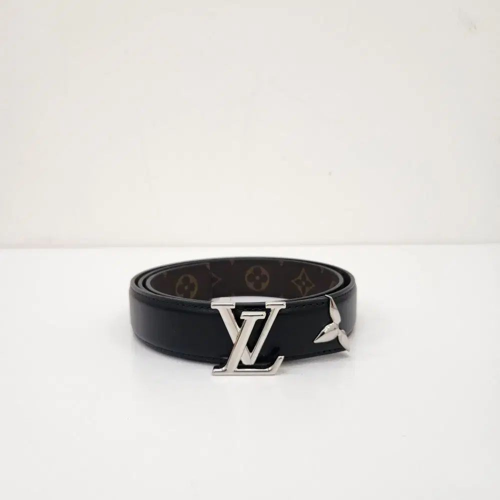 中古ブランド 未使用 Louis Vuitton Louis Vuitton M8871 プリティ LV リバーシブル ベルト