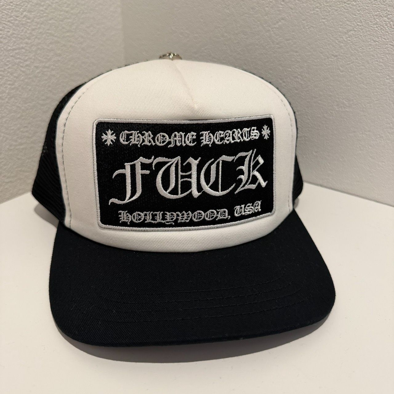 CHROME HEARTS Hollywood USA クロムハーツ FUCK ハリウッド 黒 ブラック 白 ホワイト キャップ メッシュキャップ 帽子 メンズ レディース 新品未使用 2521 77,688円