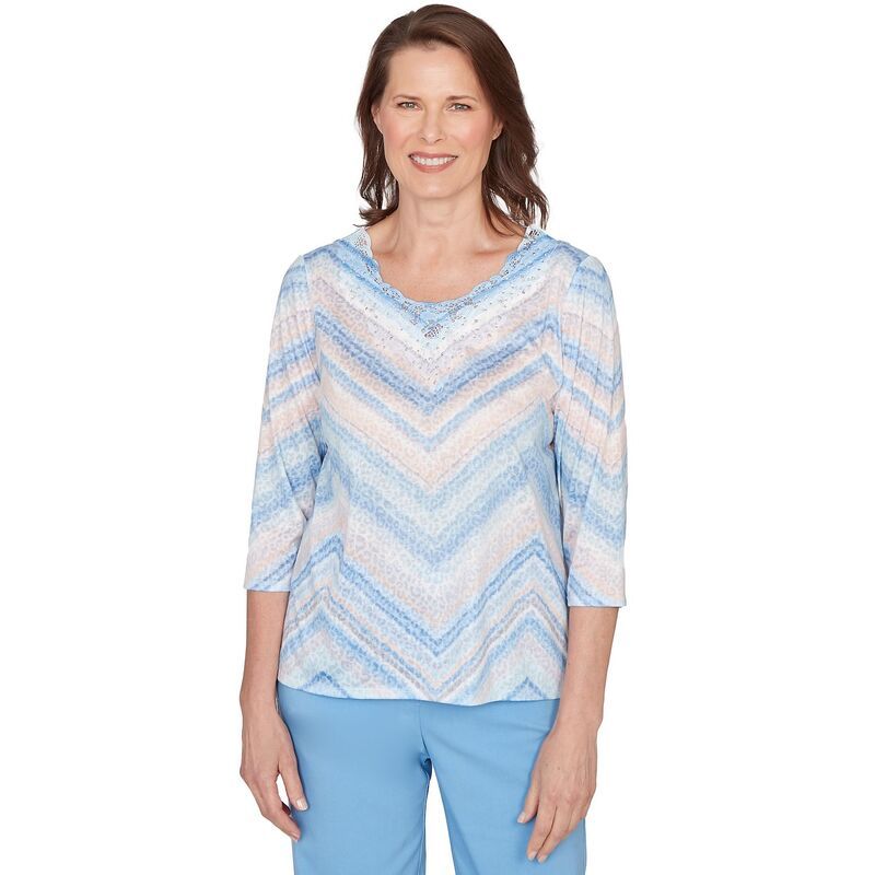 アルフレッド ダナー レディース トップス シャツ クルーネック レーストリム プチ プリント レース Petite Alfredunner Chevron Print Lace Trim Crew Neck Top Blue Multi ブルー